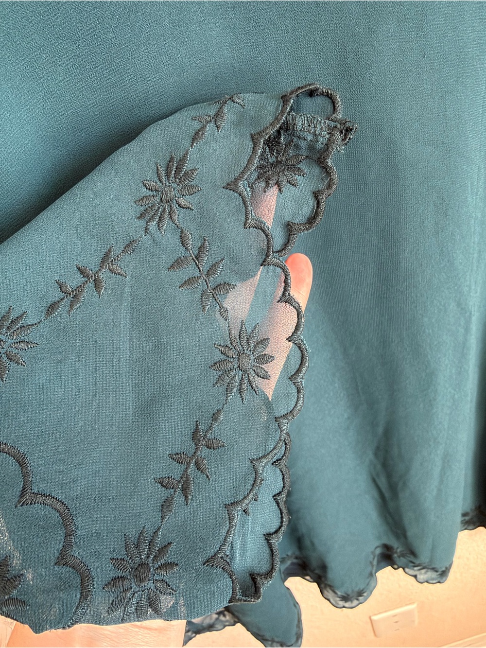 ASTR Embroidered Tonal Shift Mini Dress Large Teal V Neck Open Back 3/4 Sleeve - Picture 11 of 16